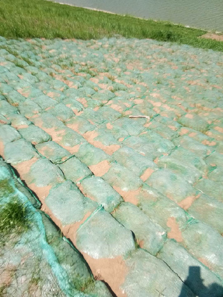 高速路框架梁和高陡边坡固土绿化草籽植生袋生产工艺介绍